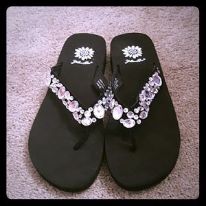 Brand New Yellow Box Diamond Flip Flops 6.5