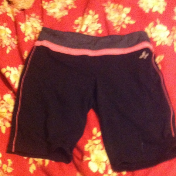 Old navy yoga capris never used small