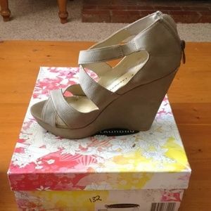Chinese laundry taupe peep toe wedge size 8.5