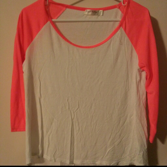 SOLD Heart Hips M Top - Picture 2 of 2