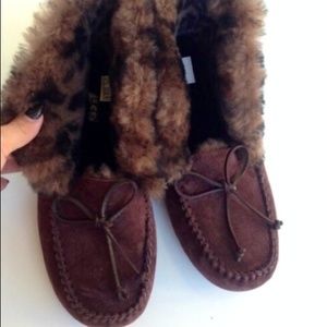 NWT Alena leopard brown bootie moccasin uggs !