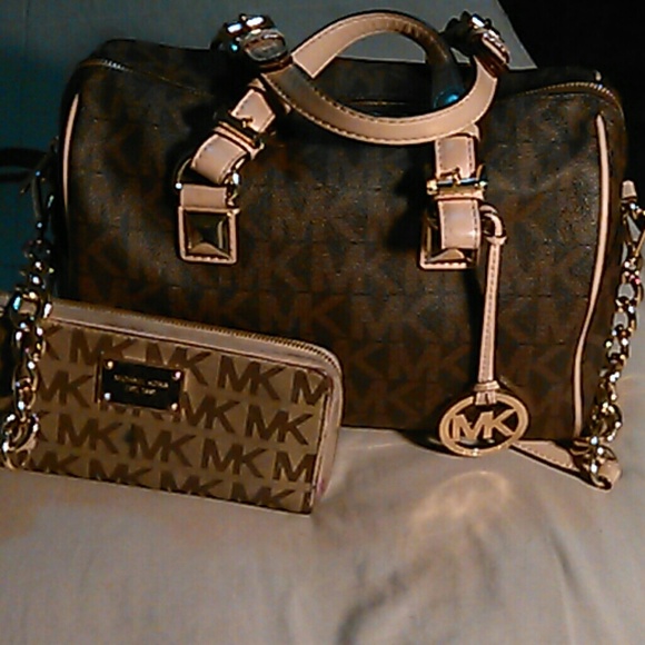 Micharl kors purse