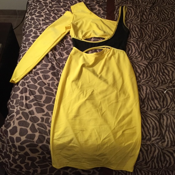 Yellow 😍 Beautiful Dress!! - Picture 2 of 4