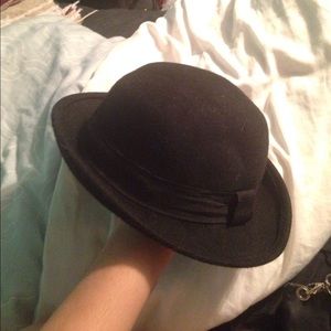 Black short rim hat