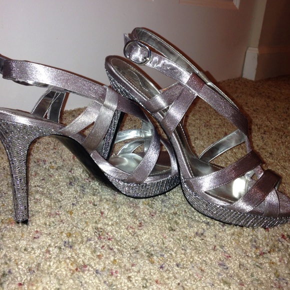 👠 SILVER/GUNMETAL HEELS 👠 NWOT