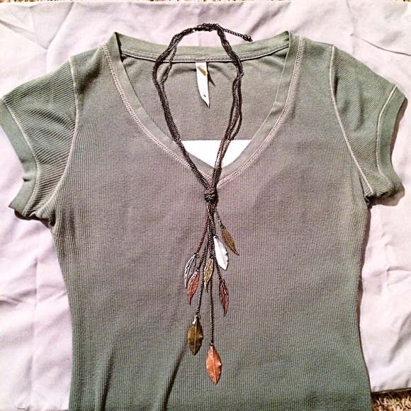 Closet Closing-Last Chance! Metal Feather Necklace - Picture 1 of 3
