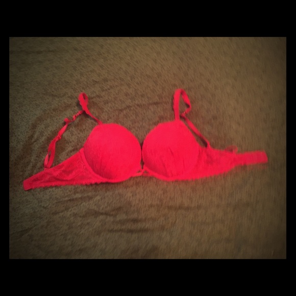 🌹 VS 32C Lace bombshell Miraculous Plunge bra.