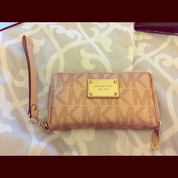 Rose gold Michael Kors wristlet/wallet