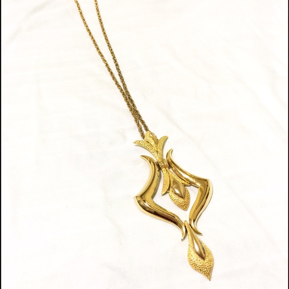 Gold statement pendant necklace