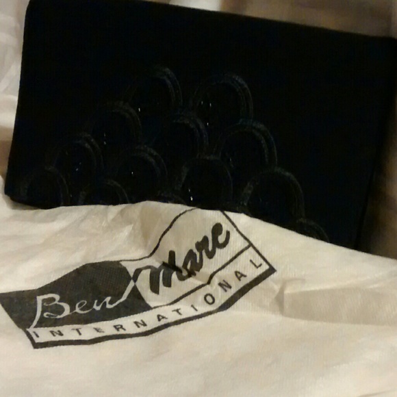 Black sequence clutch - Picture 3 of 3