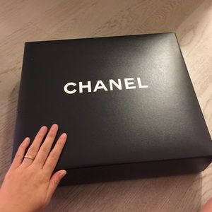 Chanel Le boy bag 's box