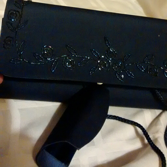 Black sequence clutch - Picture 2 of 3