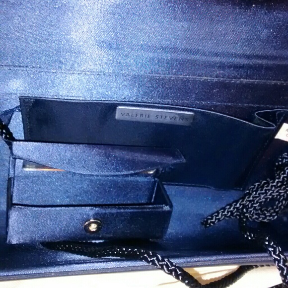 Black sequence clutch - Picture 3 of 3