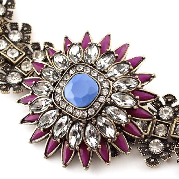 Jewelry - One Hour Sale❗️ Antiquated  Purple Bracelet