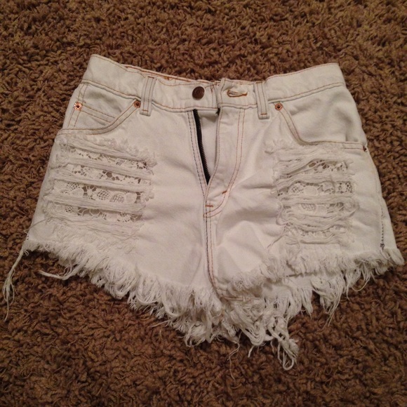 LF vintage Levi white denim shorts size 4