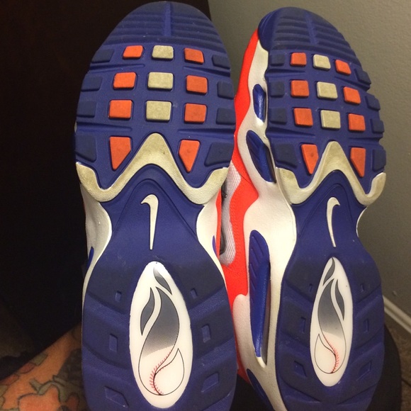 Ken Griffey jr size 10.5 - Picture 3 of 3