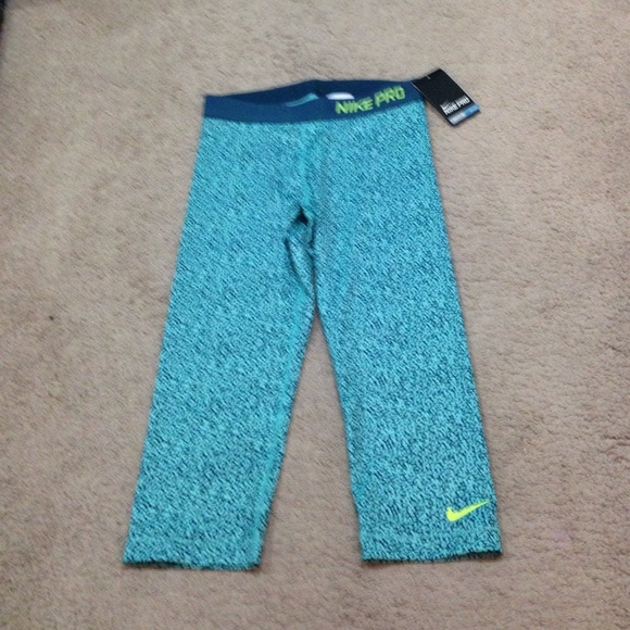 Nike Pro dri-FIT Capri - Picture 2 of 3