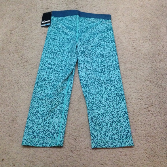 Nike Pro dri-FIT Capri - Picture 3 of 3