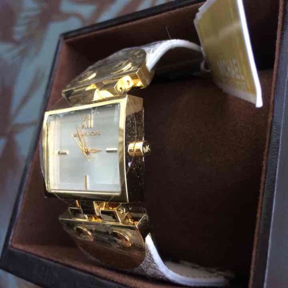 SOLD!!!!!!!!!! - Picture 2 of 4