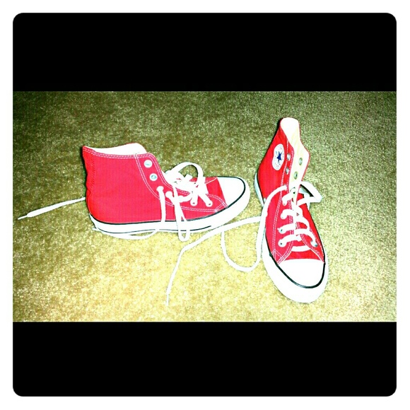 Chucks-hi top