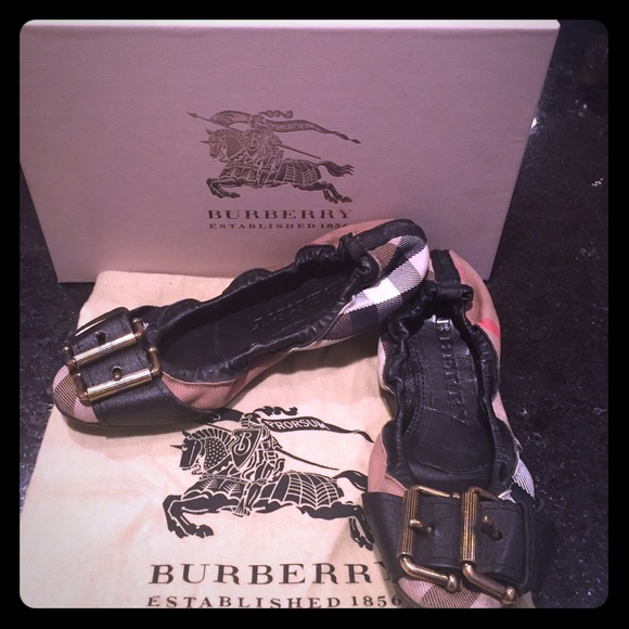 Burberry ballet flats w/leather & brass buckle - Picture 1 of 4