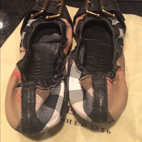 Burberry ballet flats w/leather & brass buckle - Picture 4 of 4