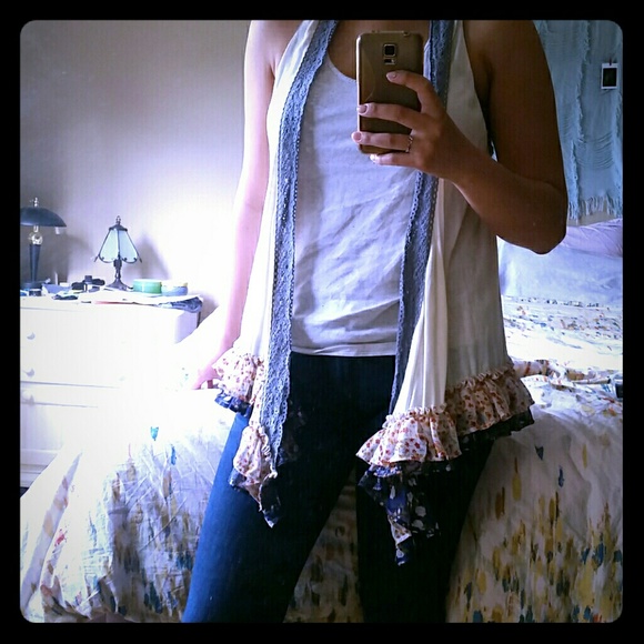NWT summer vest with floral ruffle trim