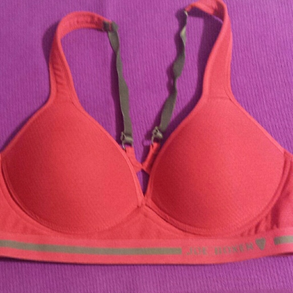 Padded and wired sports 36B bra