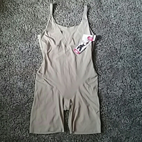 Maidenform singlet firm control. Flexees shapewear