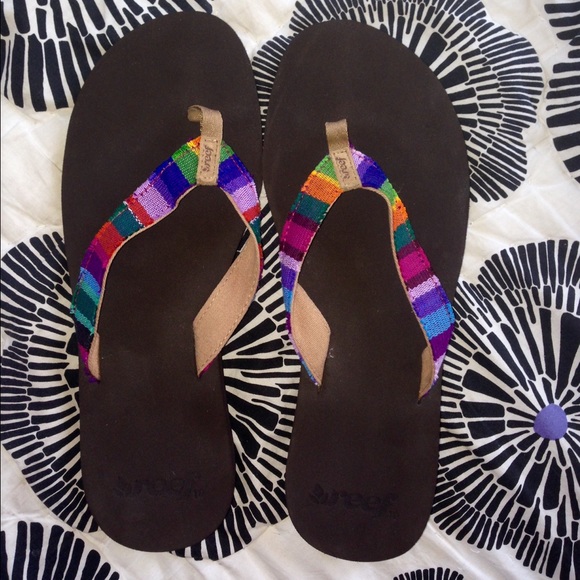 Rainbow strap flip flits from Reef