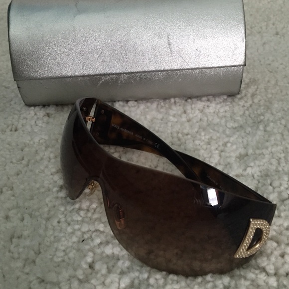 Dolce and Gobbanna Sunglasses - Picture 2 of 2