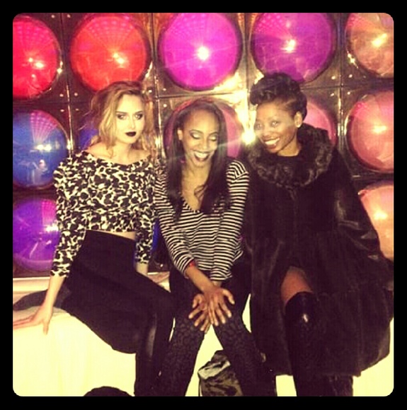 Welcome to my closet - Picture 5 of 8