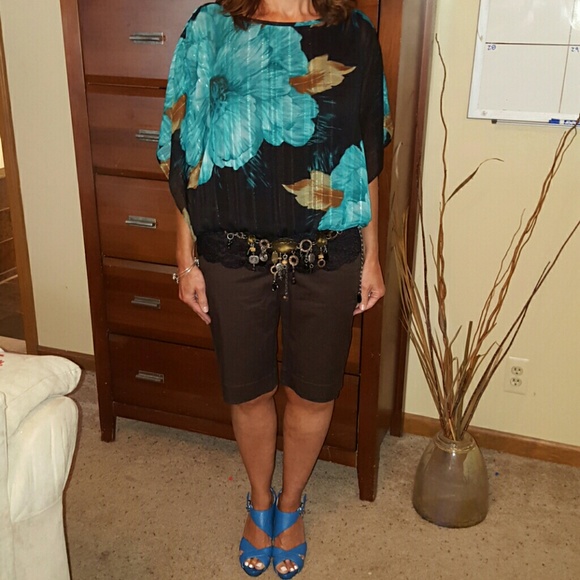 Bat winged sheer floral shirt with lining. - Picture 1 of 4