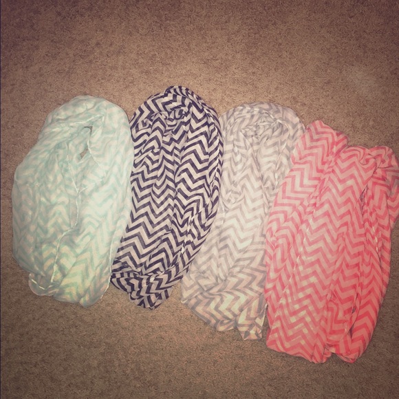 Lot of 4 chevron infinity scarves