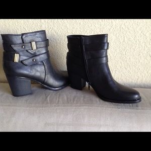 Naturalized tipper black faux leather ankle boots