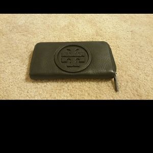 Tory Burch Stacked Logo Continental Zip Wallet