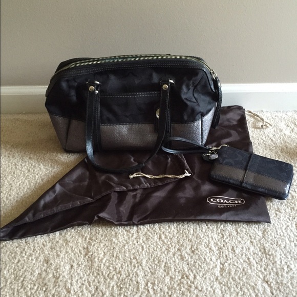 💥sold💥Black Coach handbag with matching wristlet