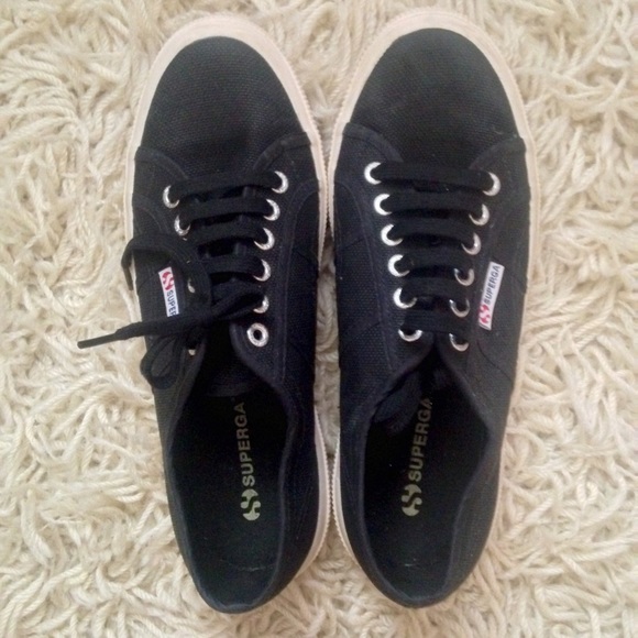 Black superga