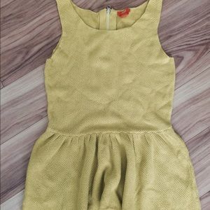 Sleeveless peplum shirt