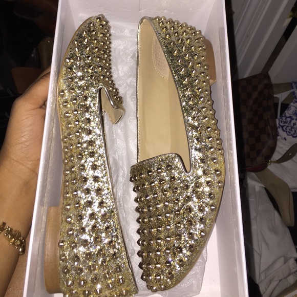 Gold Steve Madden studded flats studdlyy