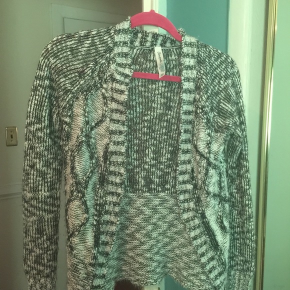 Black and white Aeropostale sweater