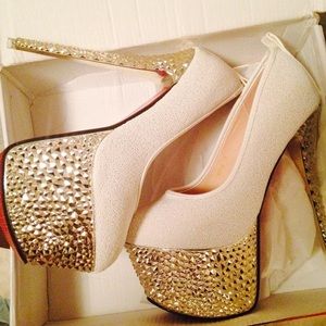 White and gold pumps