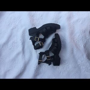 Low heel platform gladiators Sandals