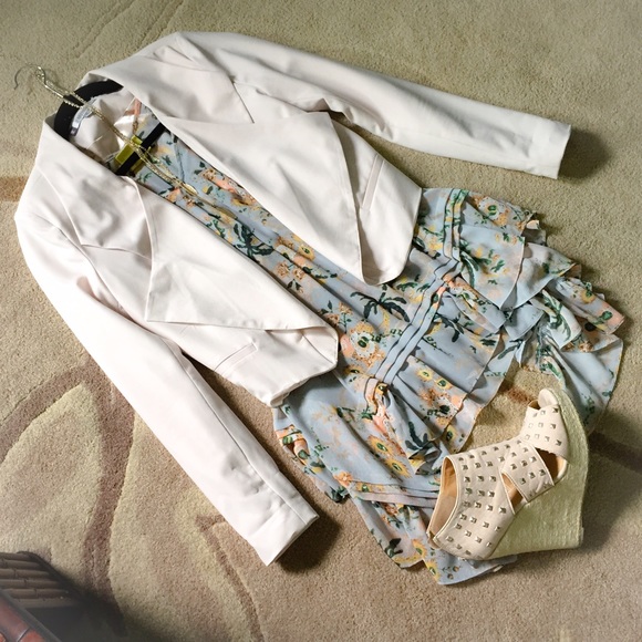 Jennifer Lopez soft pink blazer