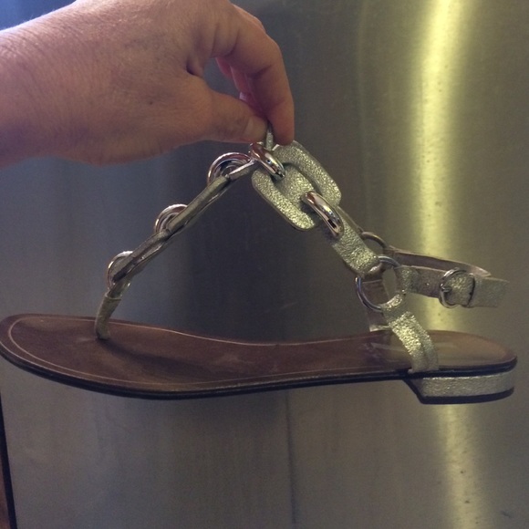 Sergio Zelcer Walsh Silver Flat Thong Sandal. SZ 8