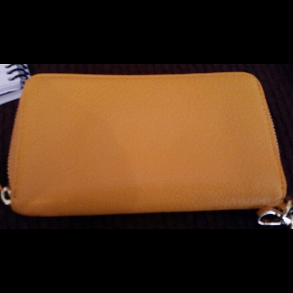 Michael Kors wristlet wallet - Picture 2 of 4