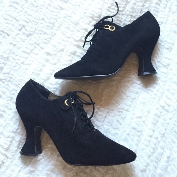 Black leather booties with gold detailing ✨✨