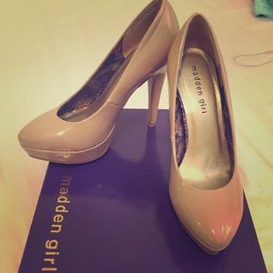 Nude/tan Madden Girl pumps