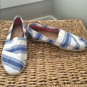 TOMS size 7