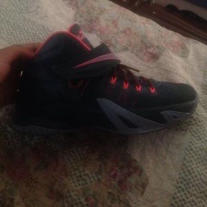 Nike lebron soldiers